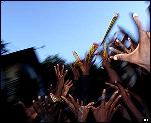 Haitians in Gonaives scramble to get food packets.