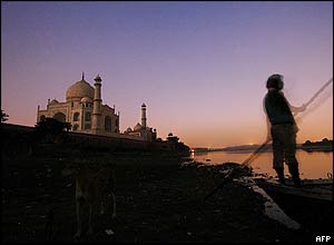 Evening view of the Taj Mahal
