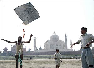 Children play with kites in front of the Taj Mahal