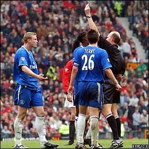Robert Huth is sent off by referee Steve Bennett