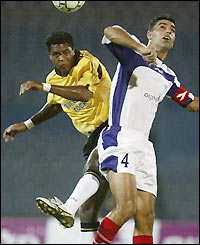 Patrick Kluivert helps Newcastle to a 3-1 half-time lead