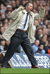 Graeme Souness tries to rouse his players