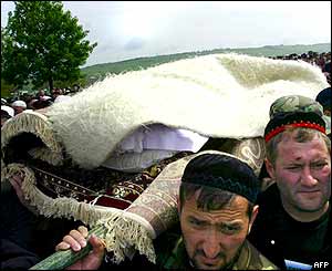 Friends carry the body of Akhmad Kadyrov, covered by a sheepskin.