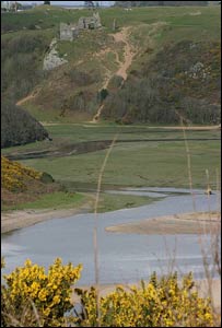 Picture taken looking down to Three Cliffs viewed from Penmaen Burrows and Tor Bay (Stuart Williams)