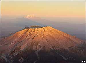 Mount St Helens volcano (foreground), with Mount Adams in the distance