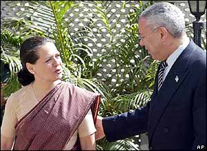 Sonia Gandhi with US Secretary of State Colin Powell in 2004