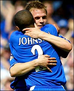 Glen Johnson congratulates Jesper Gronkjaer
