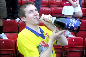 Ciaran Cooney got his hands on some champagne to celebrate Arsenal's unbeaten season in real style 