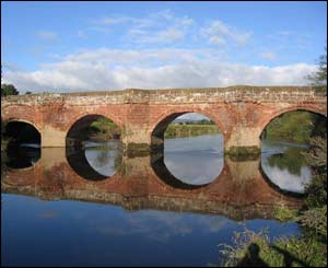 Holt Bridge on the Afon Dyfrdwy by Andrew Evans from Liverpool