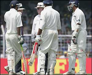 An exhausted Mohammad Kaif returns for India as their penultimate wicket falls