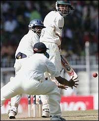 Gillespie is caught by Dravid