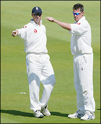 Ashley Giles and Marcus Trescothick make some tactical decisions