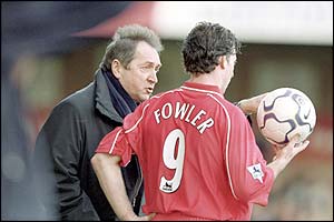 Liverpool boss Gerard Houllier issues instructions to Robbie Fowler