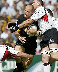 Lawrence Dallaglio attacks for Wasps