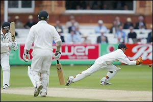 A chance goes begging for England as Geraint Jones drops Nathan Astle