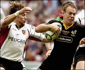 Mark van Gisbergen outpaces the Toulouse defence 