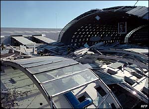 Wreckage of the roof collapse at Charles de Gaulle