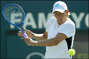Martina Navratilova in action against Gisela Dulko, her junior by 28 years