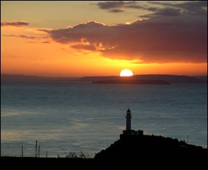 Sunrise over Flat Holm taken overlooking the Barry Dock entrance (Roger Lavery)