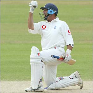Nasser Hussain clenches his fist with delight after scoring a hundred at Lord's against New Zealand