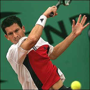 Tim Henman progresses to the third round