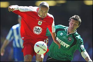 Christian Roberts of Bristol City and Ben Roberts of Brighton