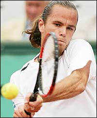 Hewitt's trademark fighting qualities got him through 8-6 in the tiebreak to win the match