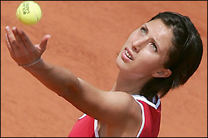 Anastasia Myskina prepares to serve in her first Grand Slam final