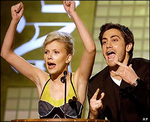 Scarlett Johansson and Jake Gyllenhaal 