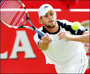 Andy Roddick, seeded number one at Queen's, plays a return to Thailand's Paradorn Srichaphan