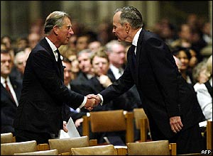 Former US President George Bush (R) greets the UK's Prince Charles