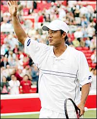 Rusedski's conqueror, Hyung-Taik Lee, continues to impress as he makes it to semi-finals of the Queen's Club tournament