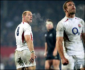 Dallaglio looks dejected as time runs out for England