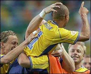 Henrik Larsson celebrates stretching Sweden's lead to 2-0