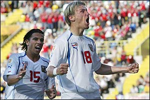 Heinz Marek's late winner takes the score to 2-1 