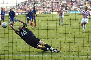 Milan Rapaic sends the spot-kick beyond the dive of Fabien Barthez