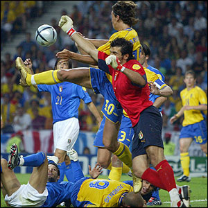 Zlatan Ibrahimovic equalises for Sweden