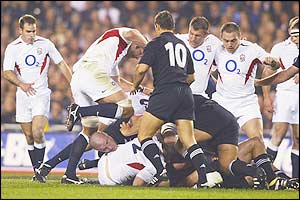 England's Simon Shaw knees New Zealand's Keith Robinson 