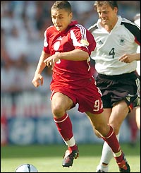 Maris Verpakovskis produces a storming run from the half-way line 