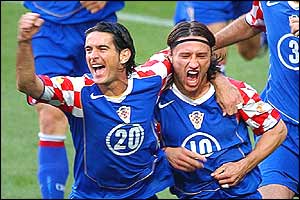 Croatia's Niko Kovac (right) celebrates with team-mate Dovani Rosso