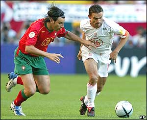 Nuno Valente of Portugal and Marc Overmars of Holland