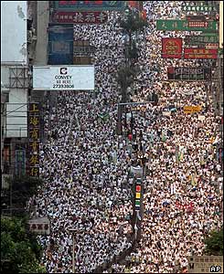 Huge crowds in downtown Hong Kong 01/07/04