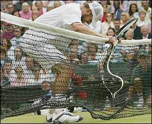 Roddick shakes the net 