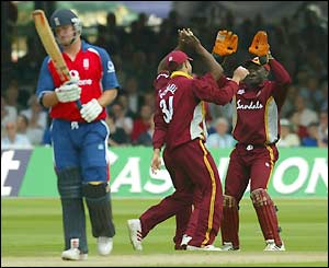 Dwayne Smith bowls Robert Key for 19