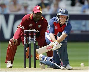 Andrew Strauss gives another solid performance on his home ground