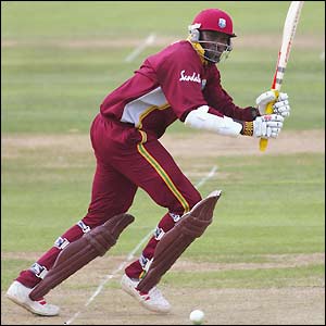 Chris Gayle defies England's bowlers 