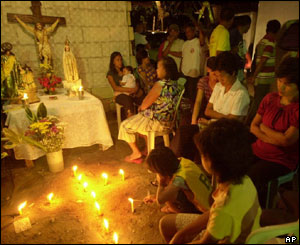 Vigil in Mexico town, Pampanga province, 15 July 2004