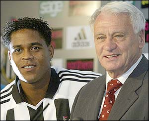 Patrick Kluivert with new boss Sir Bobby Robson