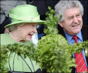 The Queen and First Minister Rhodri Morgan