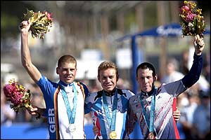 Lance Armstrong wins a bronze medal at the Sydney Olympics in 2000